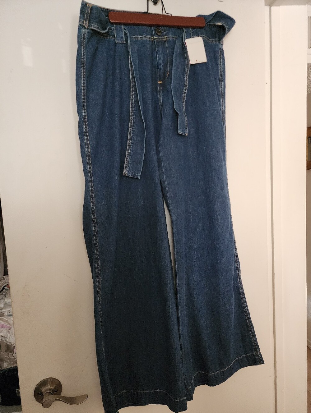 Womans Levis Wide Leg Blue Denim Jeans with Self-Tie Belt